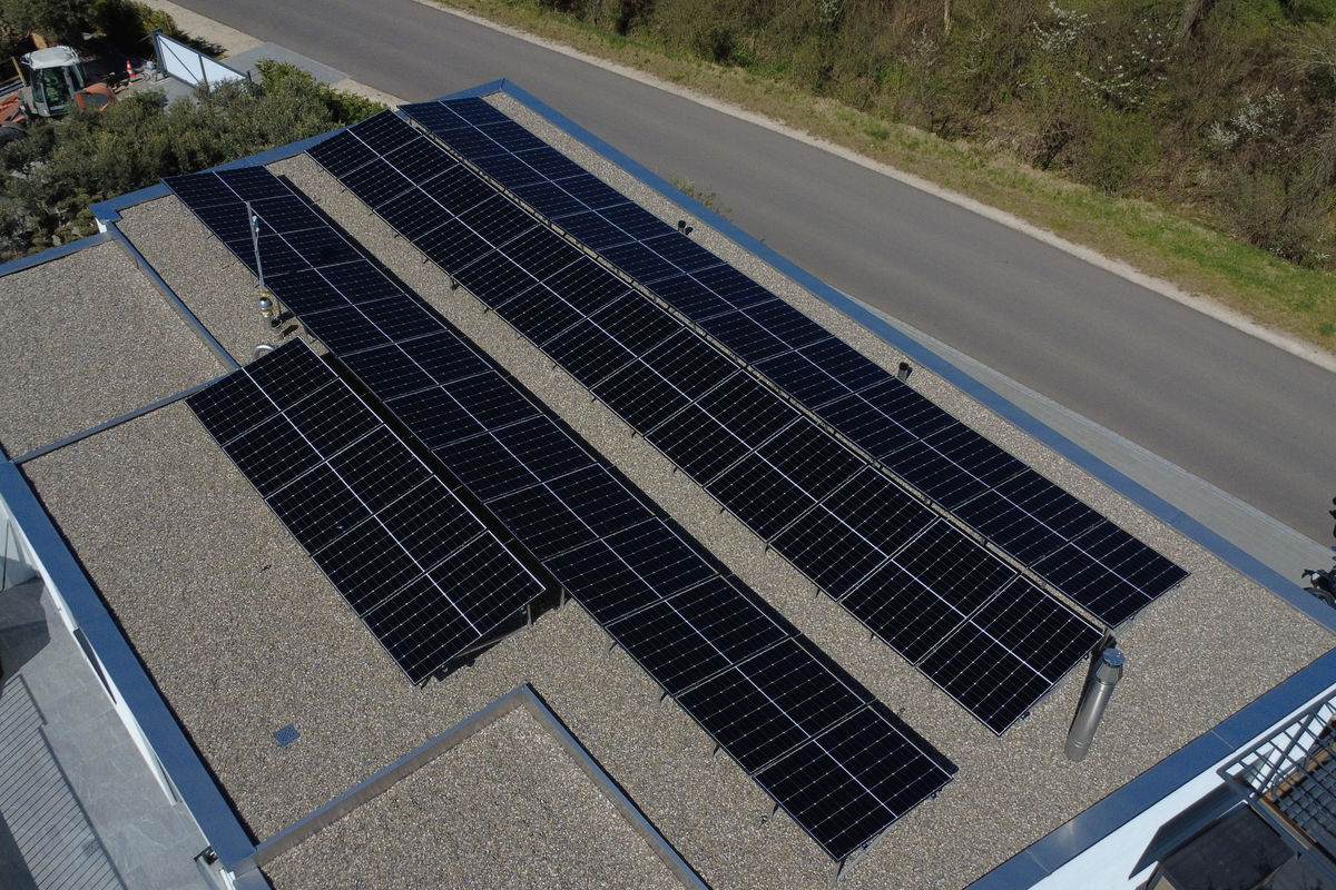 Solaranlage auf einem Einfamilienhaus in Zeihen